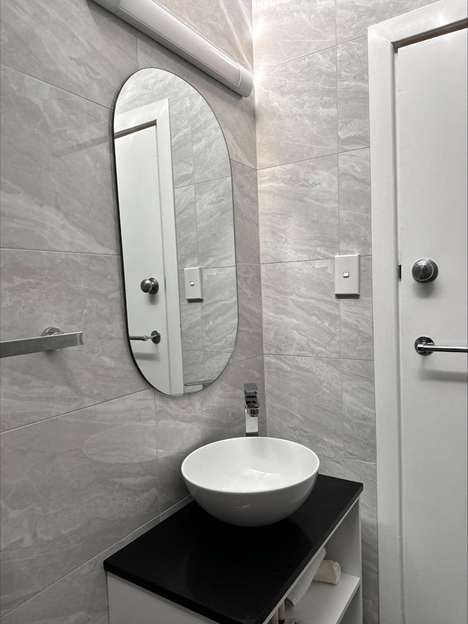 Cbd Gi Motel Глен-Иннес Экстерьер фото