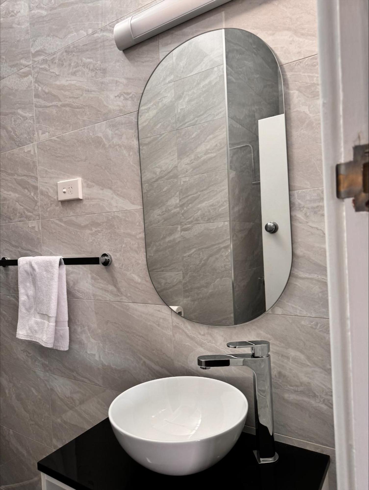 Cbd Gi Motel Глен-Иннес Экстерьер фото